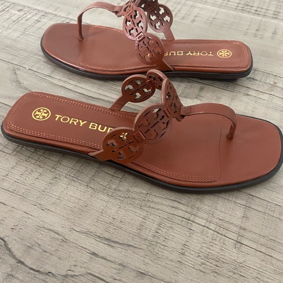 Tory Burch
Tiny Miller thong-strap sandal - Picture 7 of 7